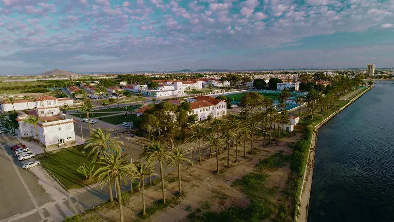 Plano aéreo de la base de San Javier y la costa del Mar Menor