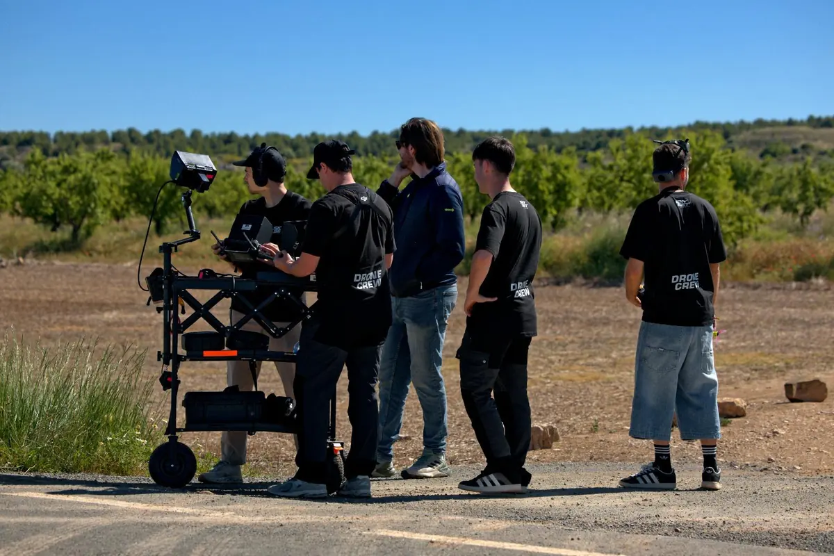 Equipo de Skyset Cinema en rodaje publicitario con cliente